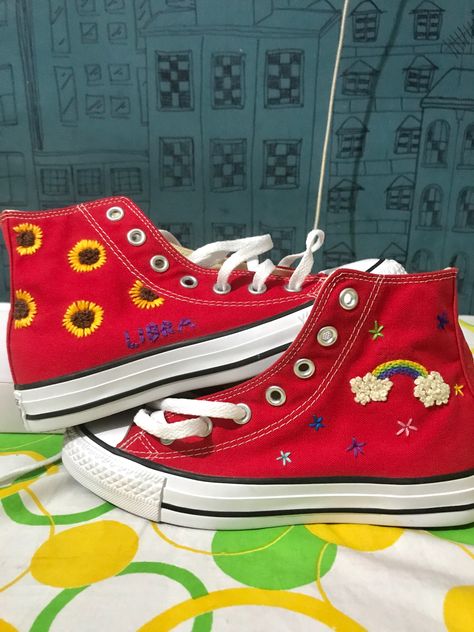 Embroidered Red Converse, Red Converse Embroidery, Converse Rouge, Converse Embroidery, Shoe Makeover, Art Shoes, Converse Red, Red Converse, Custom Converse