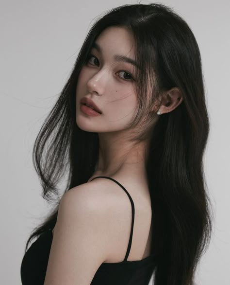 Kpop Faceclaims, Korean Photoshoot, Kpop Ideas, Korean Face, Girls With Black Hair, Photoshoot Pics, 사진 촬영 포즈, Photography Inspiration Portrait, Model Face