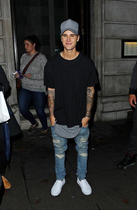 His smile is so bright Justin Bieber Photo, Justin Bieber 2015, Justin Bieber Outfits, 2016 Style, Justin Bieber Style, Justin Bieber Wallpaper, Vans Outfit, Justin Bieber Photos, Still Single