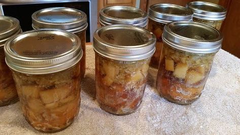 CHICKEN & GRAVY (MEALS IN JARS) - Parsley Thyme & Limoncello Gravy Meals, Meals In Jars, Canning Chicken, Storing Food Long Term, Chicken Gravy Recipe, Chicken And Gravy, Homemade Dry Mixes, Pressure Canning Recipes, Canning Kitchen