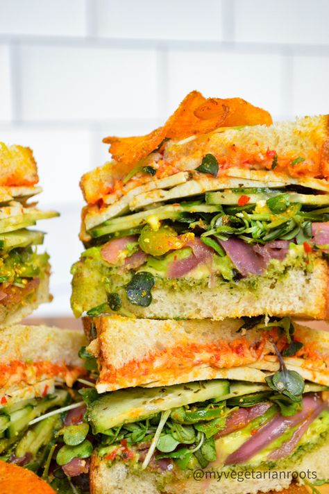 Protein Packed Veggie Sandwich Pressed Veggie Sandwich, Hummus Veggie Sandwich, Veggie Sandwich Recipes, Protein Sandwich, Pickle Onions Recipe, Chutney Sandwich, Homemade Sandwich, Cheap Easy Meals, Vegetarian Sandwich