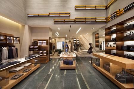 Step inside @Ermenegildo Zegna's new Beverly Hills outpost! #Shopping Zegna Store, Peter Marino Interior, Store Interiors, Boutique Store, Mansions Homes, Boutique Interior, Store Design Interior, Shop Interiors, Ermenegildo Zegna