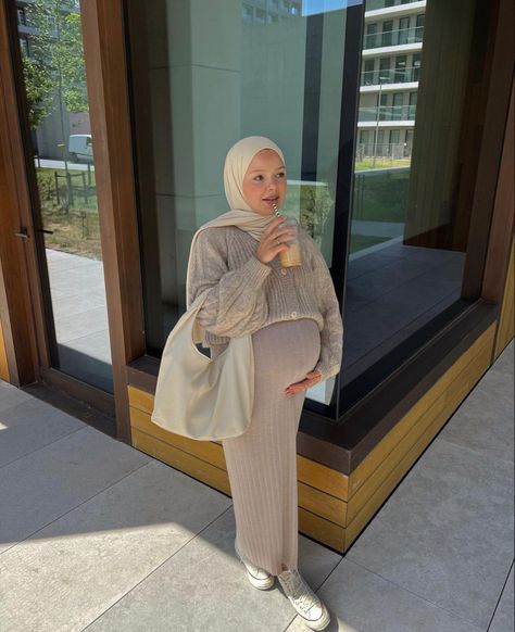 Wissamxo 
Wissxo 
Knitwear hijabi outfit 
Antwerpen, Belgium
Pregnant hijabi outfit 
Hijabi autumn outfit 
Pregnant autumn hijabi outfit 
Cream converse hijabi outfit 
Knitwear skirt and cardigan pregnant hijabi outfit 
Cream coloured hijab outfit 
Tote
Instagram post inspiration hijabi 
Moroccan hijabi Hijab Pregnancy Outfits, Pregnant Hijabi Outfit, Pregnancy Outfits Hijab, Maternity Ootd, Hijab Fits, Outfit Aesthetics, Hijabi Outfit, Preggo Fashion, Summer Maternity