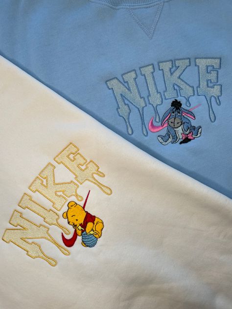 Nike Crewneck Sweatshirt Diy, Nike Embroidered Hoodie, Disney Embroidery Sweatshirt, Cute Sweatshirts Aesthetic, Custom Sweatshirts Diy, Embroidery Designs On Sweatshirts, Nike Hoodie Aesthetic, Embroidery Hoodies, Aesthetic Sweatshirt