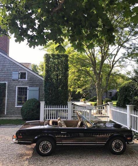 Vintage Bronco, Coastal Patio, Hamptons Summer, Coastal Hamptons, Hydrangea Colors, Coastal Bathrooms, Hamptons House, Pretty Cars, Coastal Farmhouse