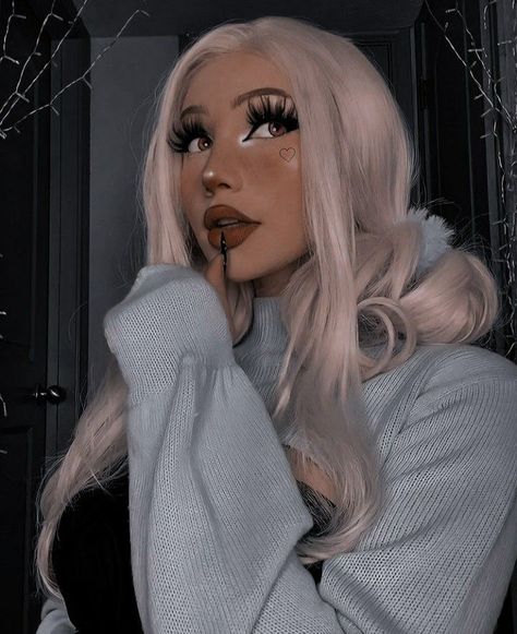 Goth Egirl Makeup, Egirl Makeup Goth, Egirl Hairstyle, Blonde Egirl, Goth Makeup Looks, Blonde Goth, Nails Grunge, Egirl Makeup, E Girl Aesthetic