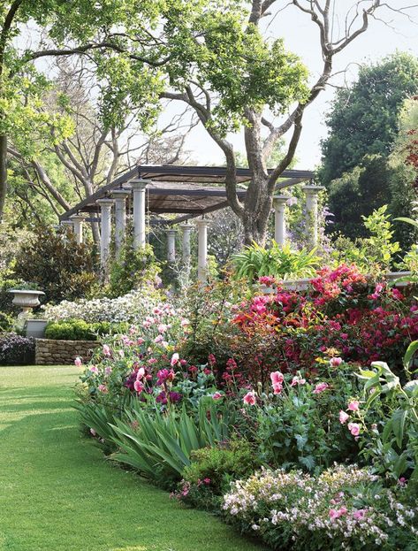 Magic Garden, St Christopher, Garden Borders, Gorgeous Gardens, Garden Cottage, Back Garden, English Garden, Front Garden, Garden Styles