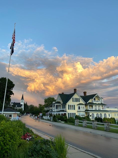 Mackinac Island Michigan Mackinac Island Aesthetic, Macinak Island, Macinak Island Michigan, Mackinaw Island Michigan, Inn Keeper, Island Vacation Outfits, Michigan Travel Destinations, Mackinaw Island, Michigan Summer