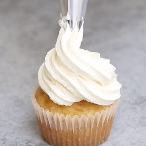 Not-Too-Sweet Buttercream Powdered Sugar Frosting (Only 4 Ingredients!) Powder Sugar Frosting, Butter Cream Icing Easy, Powdered Sugar Frosting, Buttercream Icing Recipe, Piping Frosting, Sugar Frosting, Powder Sugar, 12 Cupcakes, Cakes And Cupcakes