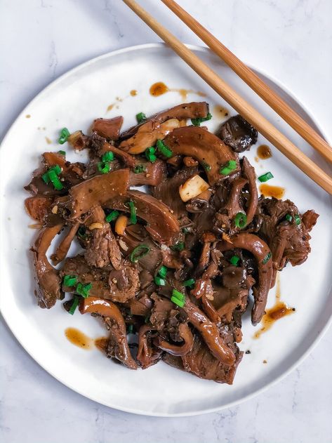 Beef And Mushroom Recipe, Adobo Filipino, Vegan Asian Recipes, Filipino Dish, Filipino Style, Vegan Asian, National Dish, Filipino Dishes, Crispy Tofu