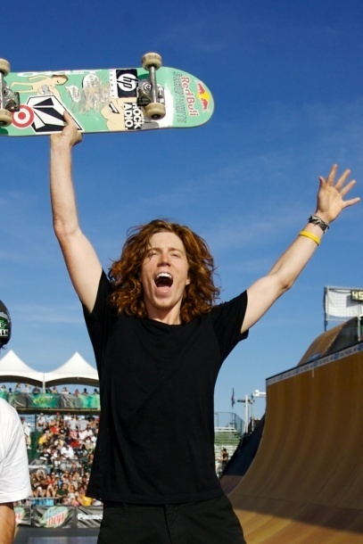 Shaun White awesome ride! Shaun White Long Hair, White Long Hair, Shawn White, Red Hair Men, Alan Ashby, Summer Training, Shaun White, Riders On The Storm, Ginger Men