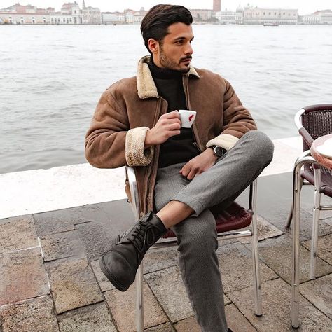 ELIO MINISTERI (@elioministeri) • Instagram photos and videos Italian Outfit Winter, Male Influencer, Mens Italian Fashion, European Fashion Fall, Italian Men Style, Italian Menswear, Masculinity Quotes, Italian Mens Fashion, Sweater Outfits Men