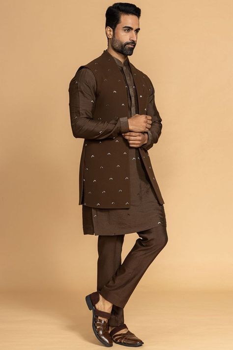 Festival
Navratri 2022 outfit
Navratri outfit ideas for men Bandi Kurta Mens Fashion, Brown Sherwani For Men, Brown Kurta For Men, Koti Kurta For Men Wedding, Indian Menswear, Groom Collection, Indian Wedding Suits Men, Men Sherwani, Festival Outfit Ideas