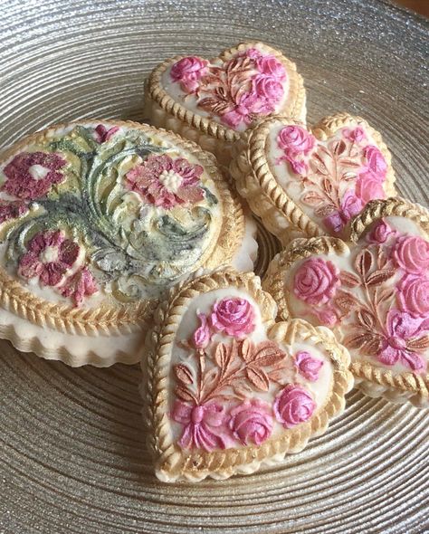 SPRINGERLE COOKIES – For the Love of Cookies Springerle Cookies, Cute Baking, Pretty Dessert, Pretty Birthday Cakes, Cute Desserts, Pretty Cakes, Cute Cakes, Food Obsession, Cafe Food