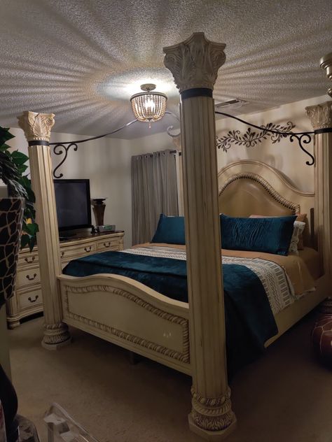 California King Canopy Bed, King Canopy Bed, Canopy Bedroom Sets, Opulent Bedroom, Baddie Room, King Size Bedroom Sets, Girl Apartment Decor, Girl Apartment, Canopy Bedroom