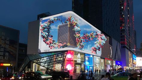 Prada Billboard, Lv X Nike, 3d Anamorphic Billboard, Louis Vuitton Commercial, 3d Billboard, Nyc Billboard, Louis Vuitton Facade, Anamorphic Art, Chengdu China