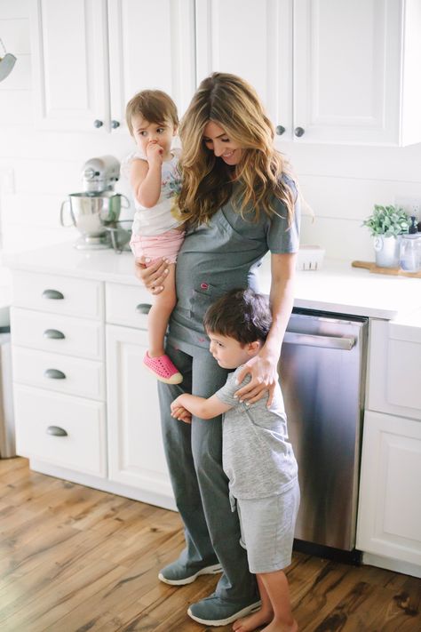 Nurse Mom Aesthetic, Doctor Mom Aesthetic, Romanticizing Motherhood, Or Nursing, Travel Nurse Aesthetic, Nurse Girl, Nursing Pictures, Homecare Nursing, Nursing Goals