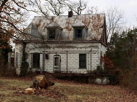 Owensville Missouri Missouri Gothic, Missouri Houses, Missouri Aesthetic, Midwest Gothic, Aesthetic Collection, Abandoned Mansion, Paranormal Investigation, Abandoned Places, Photo Dump