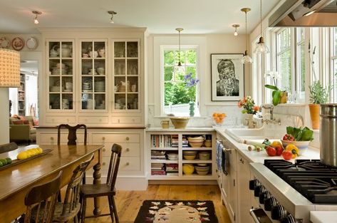 Could a Scandinavian Eat-In Kitchen be for You? Yay or Nay Farm Kitchen Ideas, Cape Style Homes, Country Interiors, Rustic Country Kitchens, Kitchen Transformation, Rustic Kitchen Design, Farmhouse Kitchen Design, Classic Kitchen, Cape Style