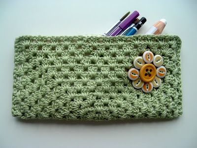 Crochet Pencil Case, Knitting Projects Free, Crocheted Purse, Granny Pattern, Crochet Case, Crochet Pouch, Crochet Clutch, Crochet Purse, Crochet Bags Purses