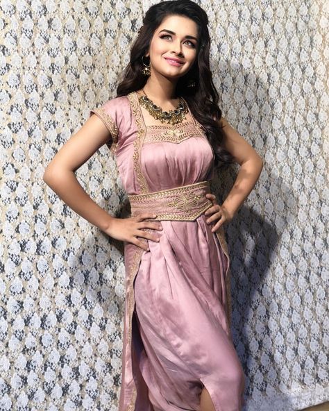 Avneet Kaur Yasmine Look, Avneet Kaur Yasmine, Teen Celebrities, Avneet Kaur, Teen Actresses, Teen Girl Dresses, Child Actresses, Indian Designer Outfits, Desi Beauty