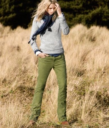 ... Pijamas Women, Converse Outfits, Better Sweater, Fall Wear, Fall Clothes, Combat Boot, Fashion 101, Lovely Clothes, Green Pants