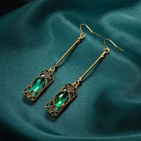 Emerald Earrings Drop, Retro Accessories, Retro Mode, Deco Vintage, Styl Boho, Long Dangle Earrings, Green Art, Copper Earrings, Rose Gold Earrings