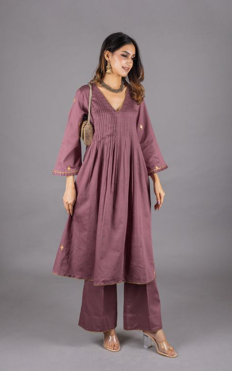 Kurta Designs Women With Dupatta, Ethnic Outfit For Women, Onion Colour Suit, Trendy Suit Designs For Women, Onion Colour Dress, Suit Bottom Designs, Kurta Palazzo Designs, Ethnic Day Outfits, Onion Colour Saree