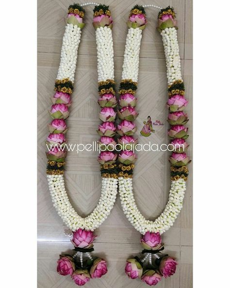 Mala For Reception, Reception Flower Haram, Malai Designs For Wedding, Flower Hara For Wedding, Lotus Mala For Wedding, Lotus Garland Indian Wedding, Marriage Flower Mala, Wedding Malai Design Lotus, Latest Varmala Designs