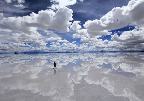 Walking On Clouds Monte Roraima, Uyuni Salt Flats, Lord Of The Ring, Uyuni Bolivia, Breathtaking Places, Halong Bay, Bohol, Heaven On Earth, Travel Bucket