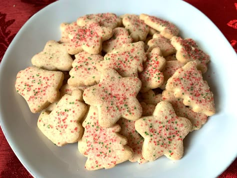 Italian Anise Christmas Cookies - Recipe 🎄 | Hardcore Italians Christmas Cookies Italian, Flat Cookies, Anise Cookie Recipe, Italian Anise Cookies, Cookie Press Recipes, Cookies Italian, Anise Cookies, Christmas Cutout Cookies, Cut Out Cookie Recipe