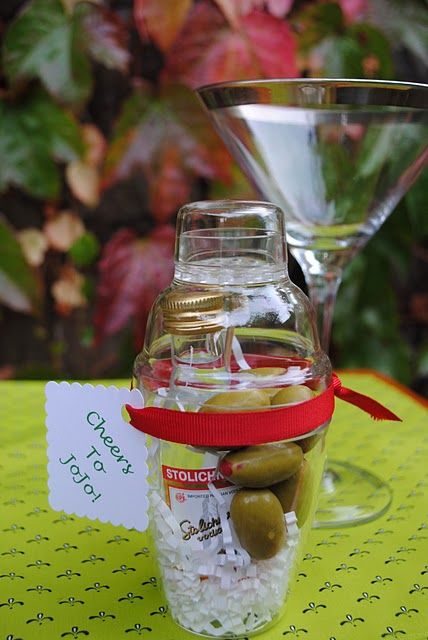 For "The Guys" - Martini Favors Mini Cocktail Gifts Party Favors, James Bond Gift Ideas, Mini Cocktail Gifts, Cocktail Party Favors, Martini Themed Party, Bond Wedding, 30th Birthday Party Favors, Bond Party, Martini Party