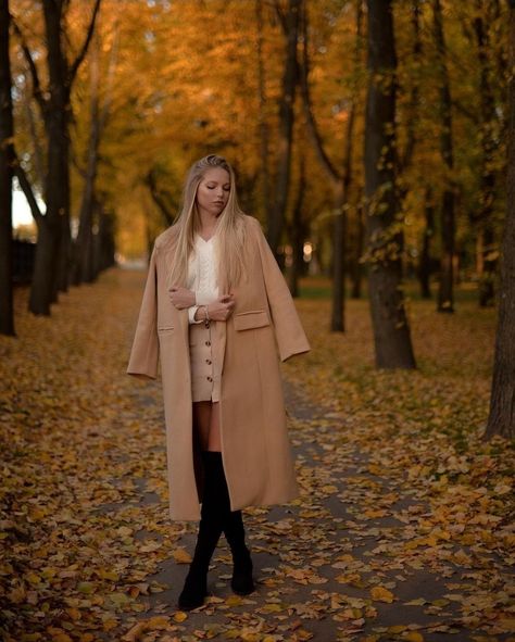 Female Modeling Poses, Autumn Photography Portrait, London Photoshoot, Fall Photo Shoot Outfits, Fall Shoot, Beauty Shoot, Fall Photoshoot, Photography Poses Women, Outfit Fall