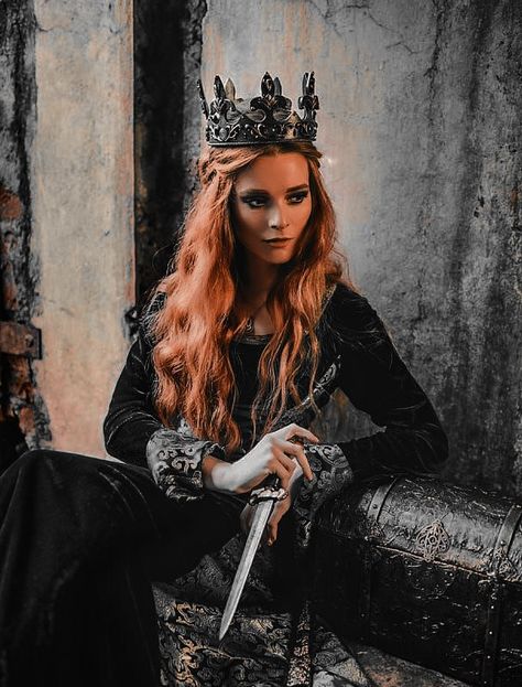 Warrior Queen Aesthetic, Warrior Princess Aesthetic, Dark Royalty Aesthetic, Princess Photo Shoot, Fantasy Queen, Medieval Aesthetic, Queen Aesthetic, Royalty Aesthetic, Princess Photo