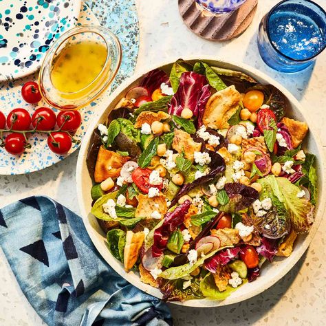 This chopped salad recipe features chickpeas, pita bread croutons, and a jamboree of crunchy ingredients: cucumbers, radishes, and cherry tomatoes. Pita Recipe, Summer Vegetarian Recipes, Side Dishes For Salmon, Pita Recipes, Easter Side Dishes, Honey Mustard Vinaigrette, Grilled Halloumi, Carrot Salad, Best Side Dishes