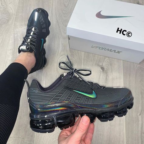 HC PERSONAL SHOPPER on Instagram: “#VAPORMAX ⚫️⚫️ ➖these are sickkkkkk!! 🪐 ➖£180, same as retail ✔️ ➖DM OR WEBSITE NOW📱 ➖#nike #nikes #nikeair #nikerun #nikeshoes…” Vapormax 360, Queen Queen, Vapor Max, Nike Vapormax, Fresh Sneakers, Latest Shoe Trends, Air Vapormax, Sneaker Games, Hot Sneakers