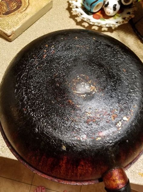 Cleaning Burnt Pans, Cleaning Cast Iron Pans, Cleaning Tarnished Silver, Cleaning Grease, Cleaning Pans, Chicken Fry, Cast Iron Cleaning, Clean Pots, How To Clean Rust