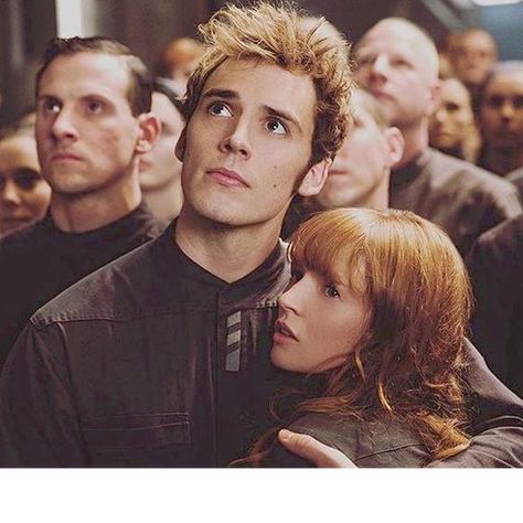 -finnick and annie- Finnick Odair And Annie, Annie Cresta, Hunger Games Exhibition, Finnick And Annie, Hunger Games Finnick, Hunter Games, Hunger Games Movies, Hunger Games Fandom, Finnick Odair