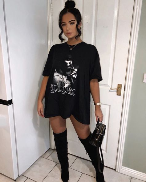 Tshirt Dress Knee High Boots, T Shirt Dress With Knee High Boots, Tshirt Dress Over The Knee Boots, Oversized Tshirt Thigh High Boots, Over Sized T Shirt Outfit With Boots, Tshirt Dress Boots Outfit, Oversized T Shirt Concert Outfit, Oversized Tshirt Boots Outfit, Oversized Shirt With Boots