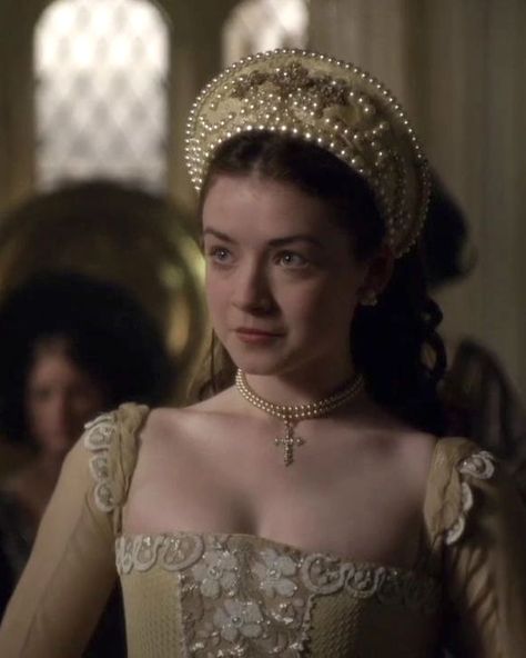 The Tudors Tv Show, Medieval Dresses, Mary Tudor, Tudor Dress, Sarah Bolger, Tudor Fashion, Spanish Princess, The Tudors, Tudor History