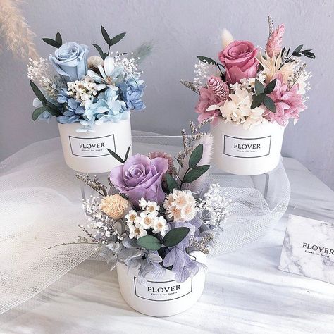 Icy perennial potted flowers in basket - Pinkoi | Suggested Similar Items Small Flower Decor, Small Box Flower Arrangements, Small Flower Box Gift, Small Potted Flowers, Box Of Flowers Gift, Flowers Baskets Ideas, Flowers In Box Gift, Flower Arrangements In Boxes, Box Arrangement Flower