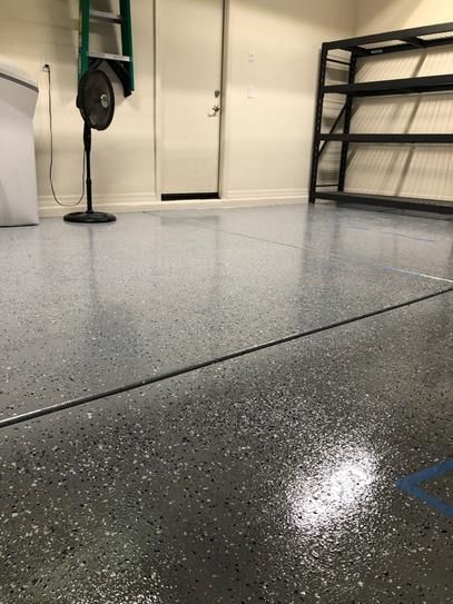 Rust-Oleum EpoxyShield 90 oz. Clear High-Gloss 2-Part Epoxy Interior Low VOC Premium Concrete Garage Floor Top Coat Kit 365188 - The Home Depot Garage Flooring Options, Garage Transformation, Garage Entryway, Garage Boden, Concrete Garage, 5 Car Garage, Garage Floor Paint, Home Gym Garage, Garage Floor Coatings