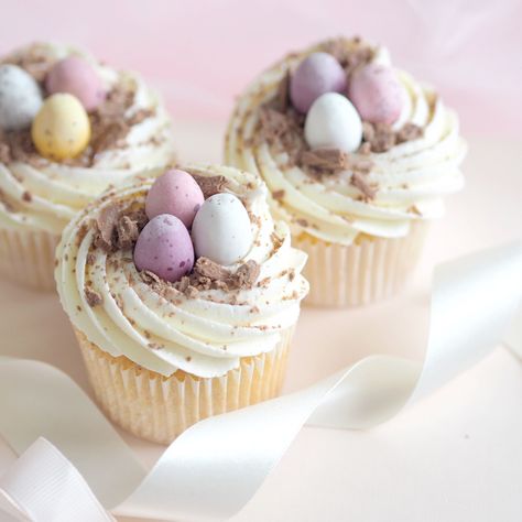 Easter Cupcake Flavors, Easter Bake, Easter Cupcake Recipes, Easter Themed Treats, Easter Pastries, Easter Cake Decorating, Beautiful Baking, Egg Cupcakes, Easter Cupcake