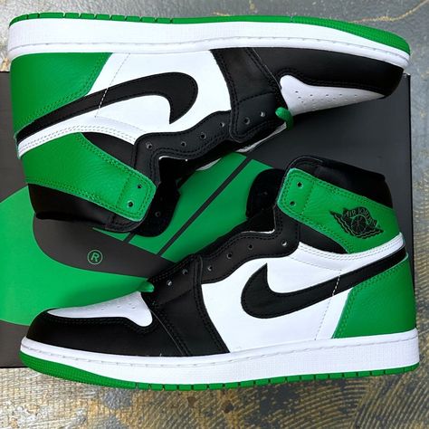 The iconic Air Jordan 1 returns in a new colorway, featuring a black and green upper with a pine toe. This limited edition sneaker is sure to turn heads wherever you go.

#Nike #AirJordan1 #Retro #LuckyGreen Black And Green Sneakers, Green Jordan Ones, Green Nike High Tops, Jordan Verdes, Nike Green Shoes, Nike Shoes Green, Nike Boys Shoes, Cool Nike Shoes, Jordan 1 Green