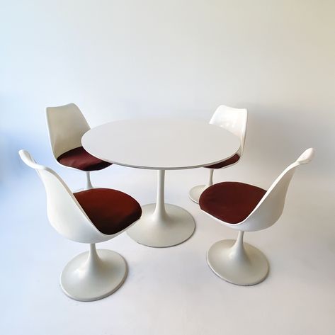 Listed on VNTG.com: Mid-Century Modern Space Age set of Tulip Table & Four Tulip Chairs, 1970s | #vntg #vintage Space Age Dining Table, Mid Century Table Setting, Tulip Table And Chairs, Tulip Chairs, Saarinen Tulip Table, Cozy Eclectic, Chrome Dining Table, Surfboard Coffee Table, Bauhaus Furniture