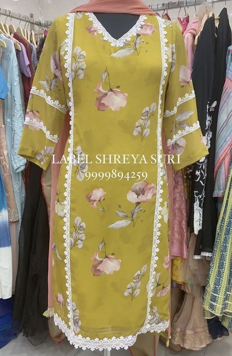 Simple kurti with lace Print Suit Lace Design, Simple Suit Designs With Laces, Lace Work Suit Design, Lass Design Suit, Lace Design On Printed Suits, Lace Design On Suits, Kurti With Lace, Mustard Suit, Suite Dress