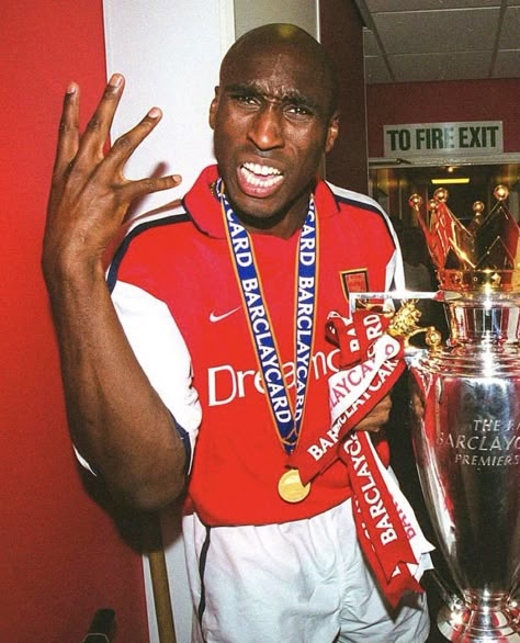 Retro Football Pictures, Arsenal Aesthetic, Nathan Core, Sol Campbell, Black Britain, Football Motivation, Football Aesthetic, Arsenal Soccer, Arsenal Wallpapers