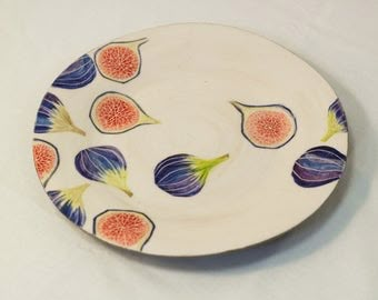 Fruit Pottery Painting Ideas, Painted Ceramic Plate, Pottery Painting Inspo Fruit, Pottery Painting Vegetables, Fruit Pottery Painting, Hand Painted Pottery Plates, Fig Ceramic, Hand Painted Pottery Fruit, Fruit Plate Ceramic