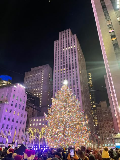 #nyc#christmas#tree#city#night#lights#santa#star#christmastree#rockefeller#center#picture#cold#winter#december Christmas In Nyc Aesthetic Night, Christmas New York Aesthetic, Times Square Christmas, Nyc Christmas Tree, Nyc Christmas Aesthetic, Christmas Tree Nyc, Nyc Aesthetic Night, City Night Lights, Christmas In Nyc