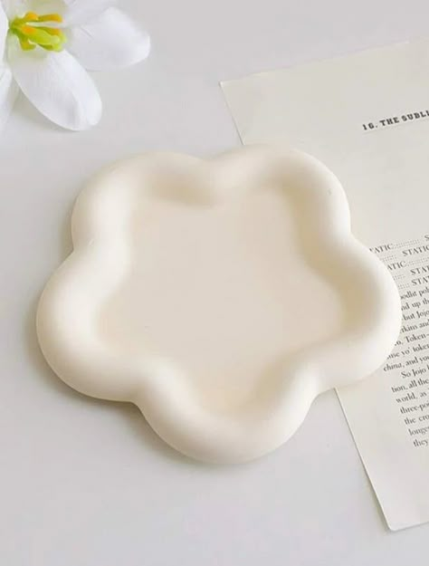 These cute jewelry dishes are perfect to put your favorite jewelry, accessories and even your go-to makeup and skincare products! They are handmade with love by the Sakura Pixels team and we believe they are a must have as Minimalist Decor and Aesthetic Room Decor in general!Size: 5.7 in x 5.7 inMaterial: Plaster of Paris Cute Jewelry Dishes, Jewelry Organizer Diy Clay, Cute Ceramics Ideas Aesthetic, Aesthetic Stuff To Buy For Your Room, Room Accessories Aesthetic, Aesthetic Jewelry Holder, Clay Ideas Aesthetic, Clay Jewelry Tray, Aesthetic Tray